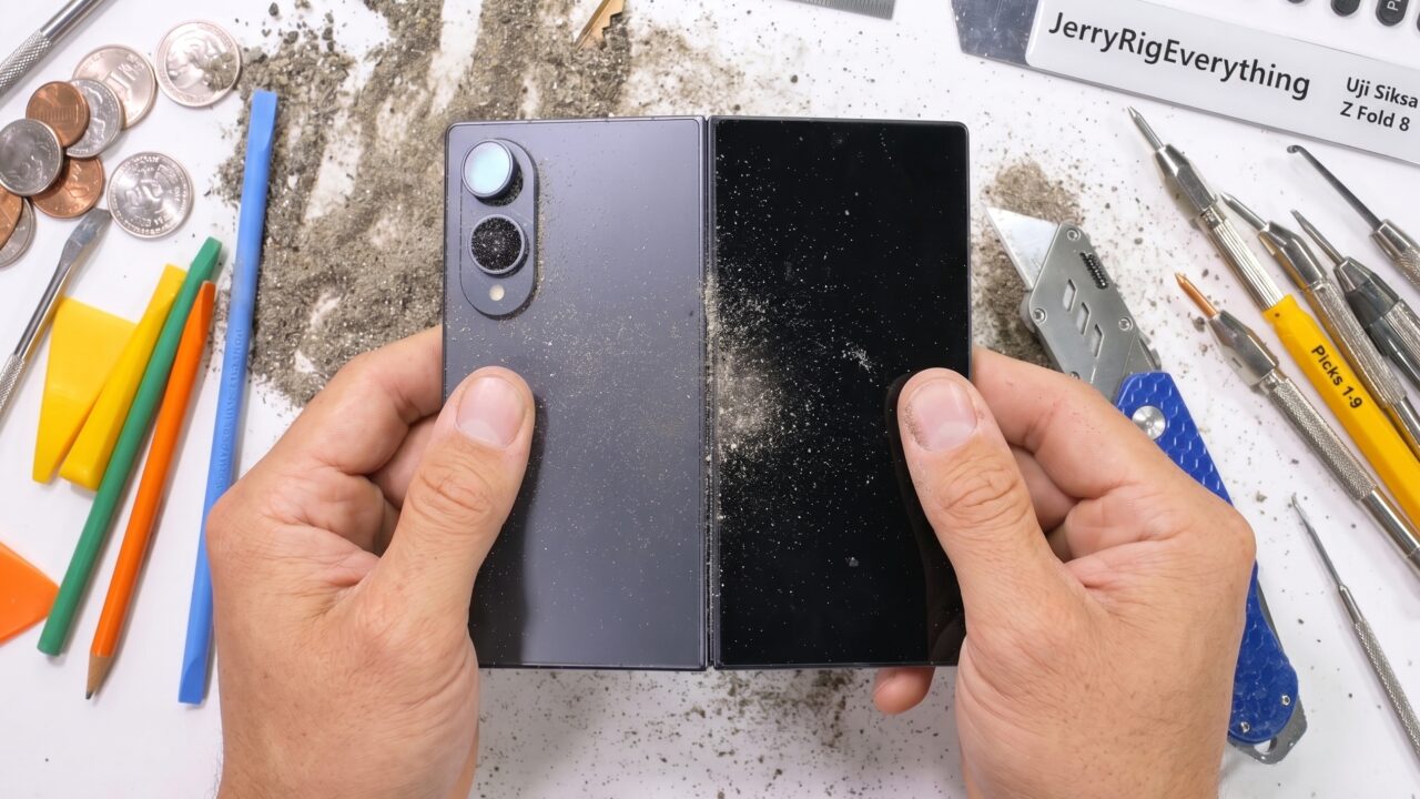 YouTuber melakukan uji siksa Samsung Galaxy Z Fold 8 dengan ekstrem